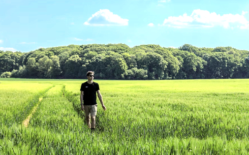 It's healthier to run in the fields than on the treadmill